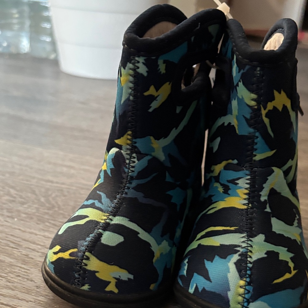 Bogs Kids Boots with Black, Blue, and Green Pattern
